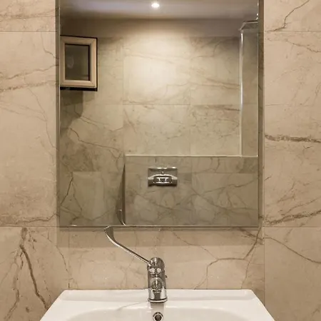 Makris Luxury ليبتوكاريا