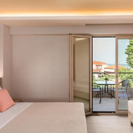 Makris Luxury ليبتوكاريا