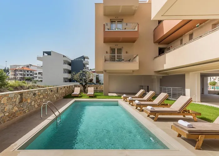 Makris Luxury מלון דירות לפטוקריה