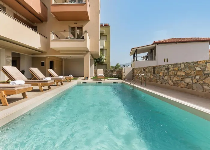 Makris Luxury מלון דירות 4*