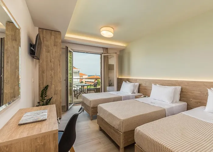Makris Luxury מלון דירות 4*