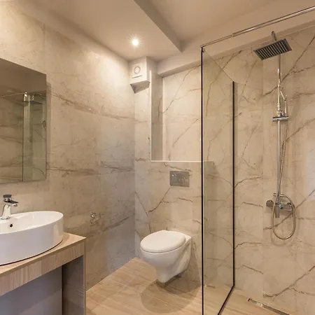 Makris Luxury 4* ليبتوكاريا