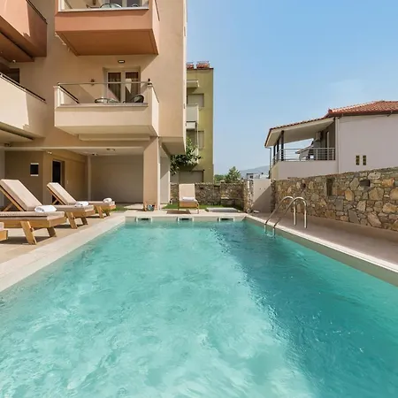 Makris Luxury شقة فندقية 4*