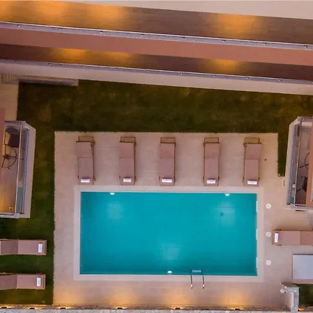Makris Luxury ليبتوكاريا