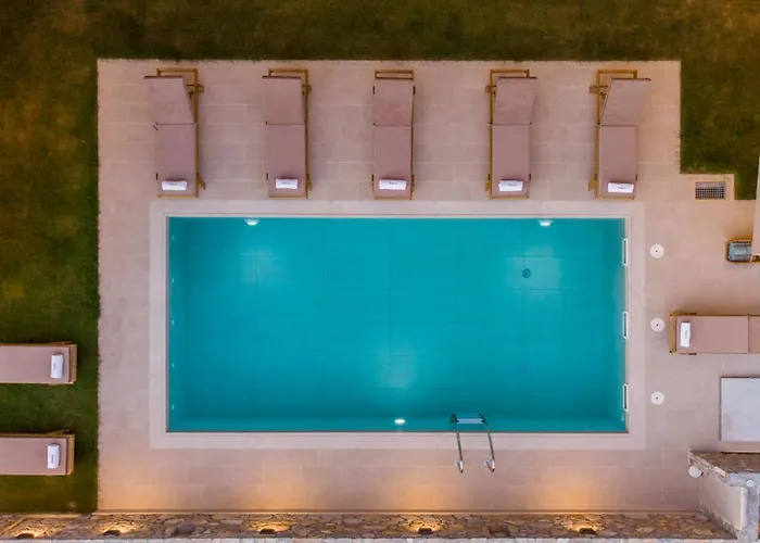 Makris Luxury